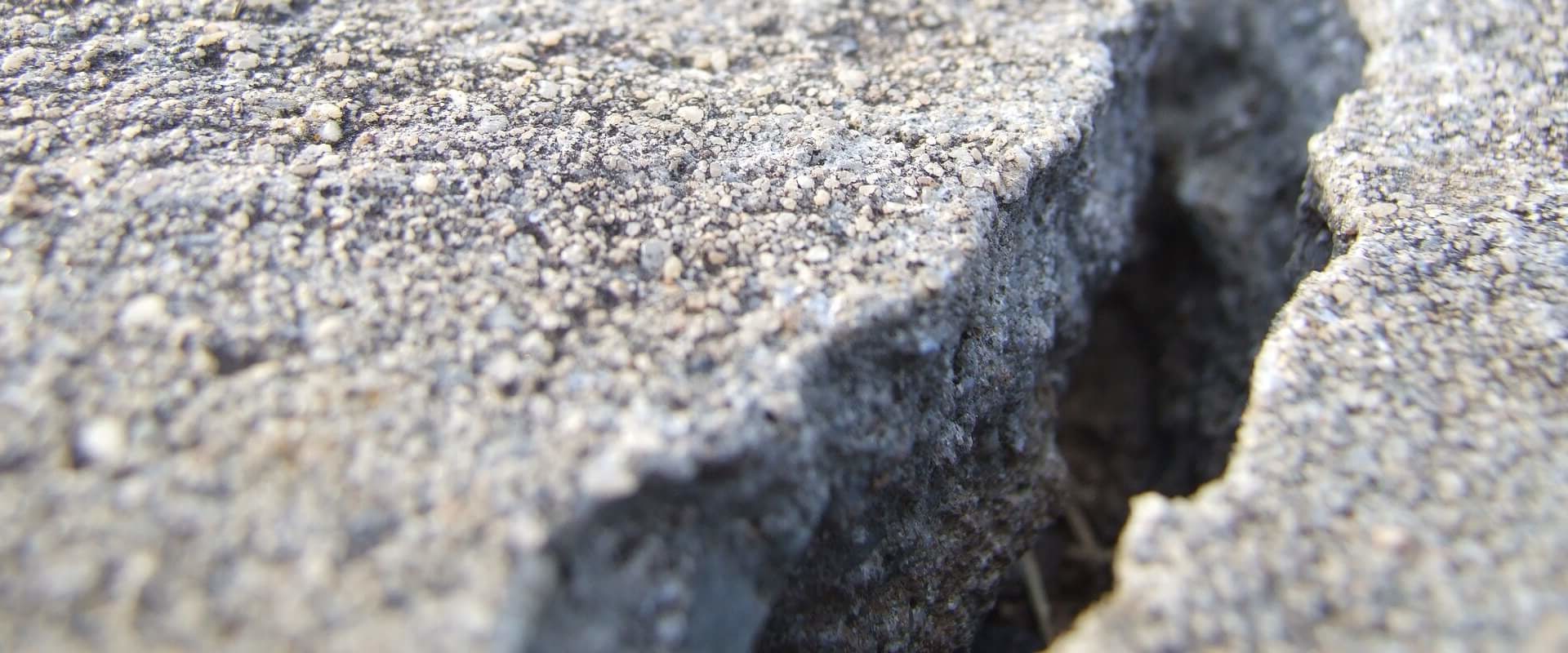 How thick should concrete be to prevent it from cracking?